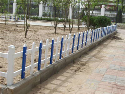 pvc<a href='http://www.lostus.cn' target='_blank'><u>草坪護(hù)欄</u></a>圖